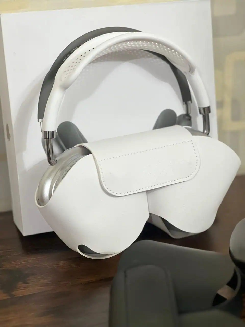Apple AirPods Max Wireless Over-Ear Headphones. Active Noise Cancelling, Transparency Mode, Spatial Audio, Refurbished Headphones(random color)