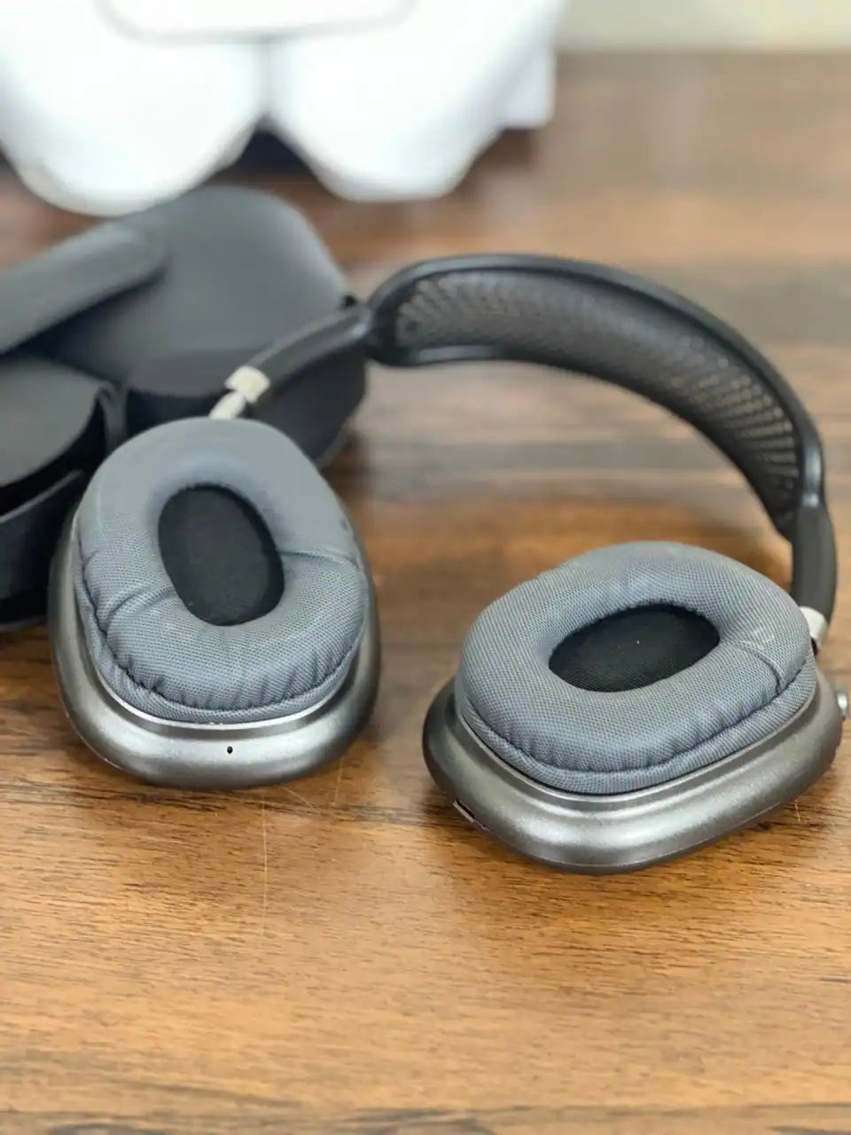 Apple AirPods Max Wireless Over-Ear Headphones. Active Noise Cancelling, Transparency Mode, Spatial Audio, Refurbished Headphones(random color)